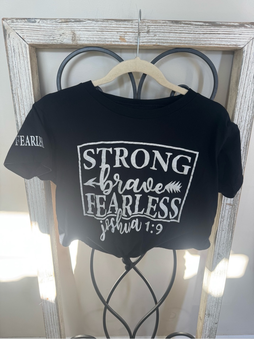 On Fire Joshua 1:9 Strong Brave Fearless Cropped Black Tee Womens L Christian